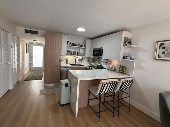 Photo - 1666 West Ave Unit 305
