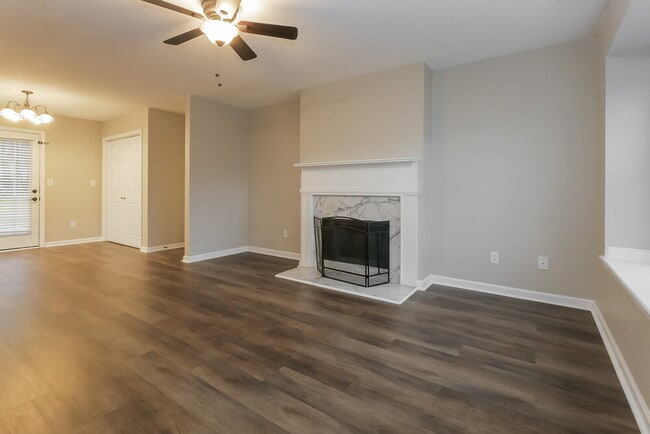 Photo - 11195 Knotty Pine Pl