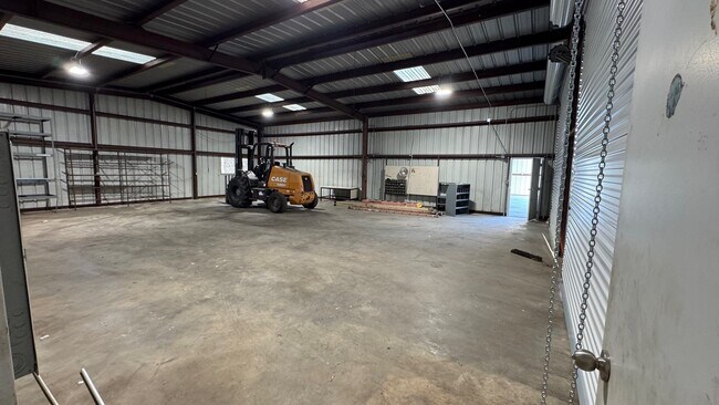 Photo - 16811 Avenue A