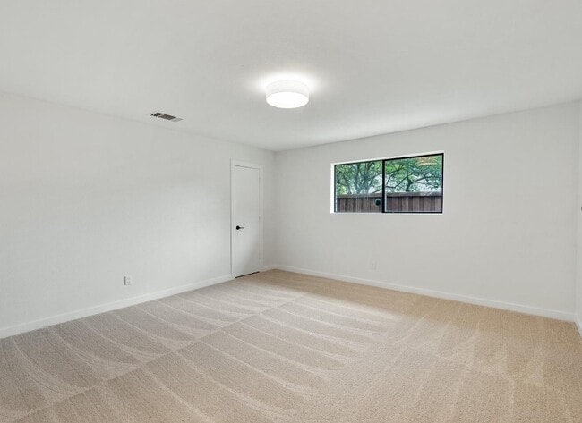 Photo - 3912 Saddlehead Dr