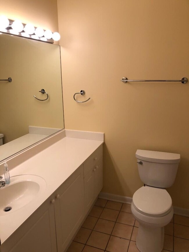 Baño - 1236 Chicago Ave Unidad 403