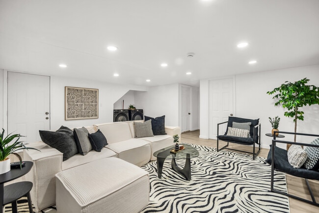 Photo - 2737 Stuart Dr