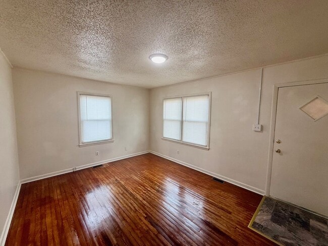 Photo - Two bedroom, 1 bath house in Burlington