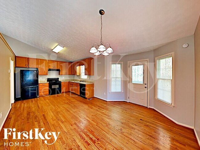 Photo - 452 Maplewood Ln