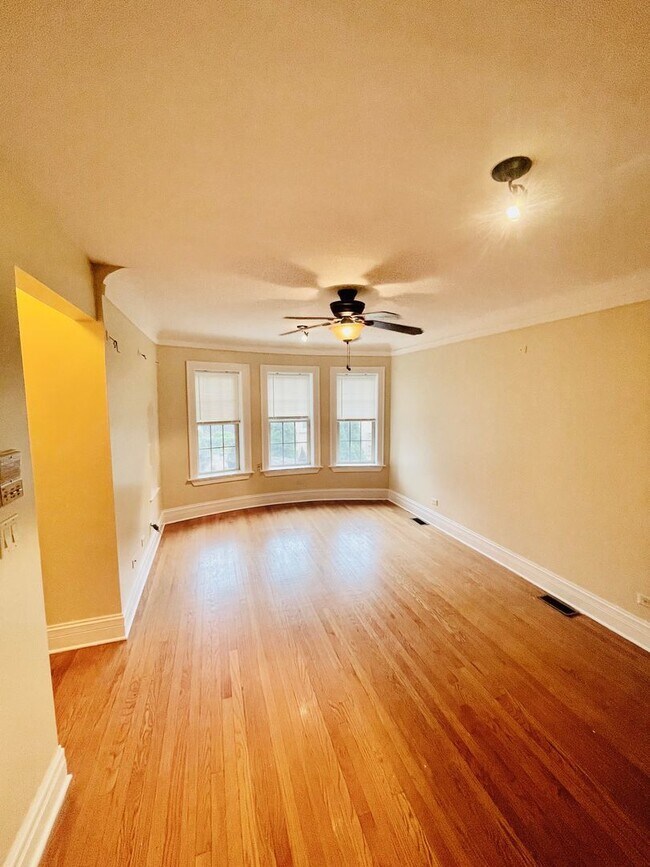 Photo - 2050 W Summerdale Ave Unidad 1C