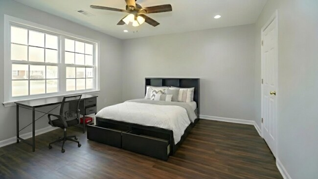 Photo - 3834 Cambridge St