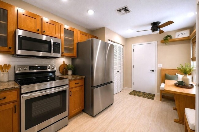 Photo - 641 Maple Oak Cir