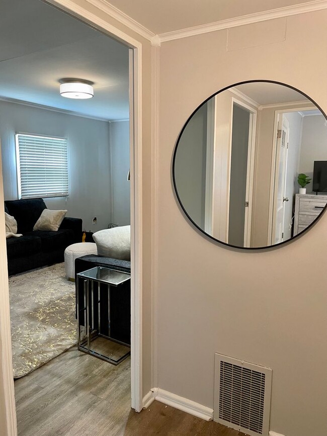 Photo - 6792 Hamilton St