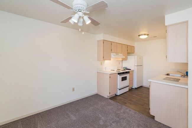 Summit Creek Apartments