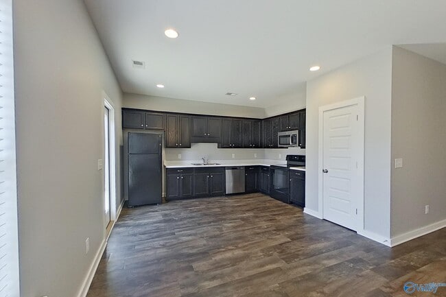 Photo - 204 White Oak Cir