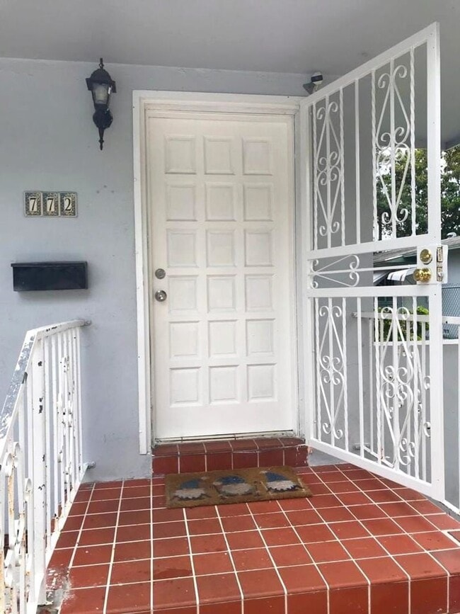 Building Photo - Two charming Houses available for Rent Unit 772 NW 52 Street