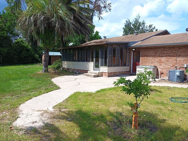 Photo - 471 Logan Ave