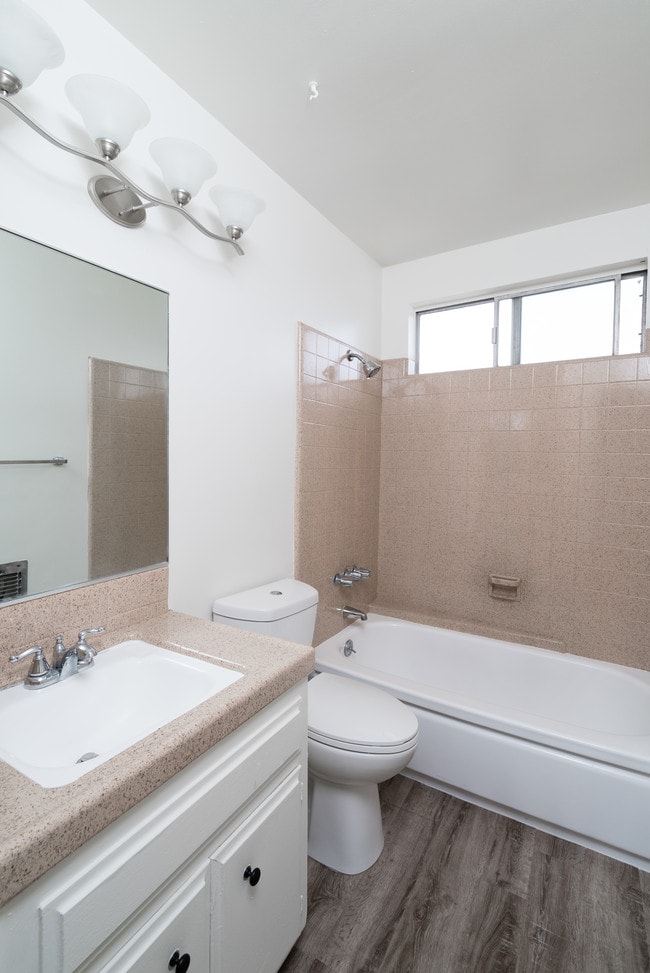 Photo - 819 Ocean Park Blvd Unidad 4