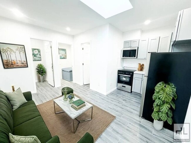 Building Photo - ROOSEVELT AVENUE Rental