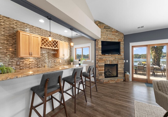 Building Photo - 136 Sandy Shore Dr Unit ID1248967P Rental