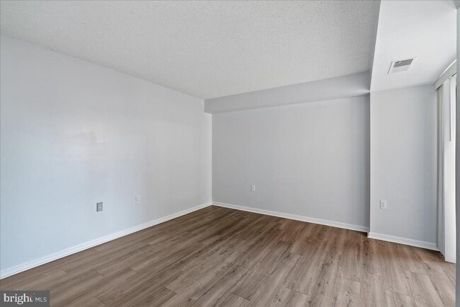 Photo - 1301 N Courthouse Rd Unidad 1516