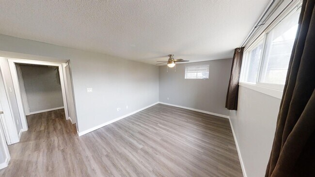 Photo - 9831 100a Ave