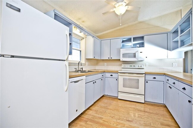 Photo - 11 Bromwich Ln