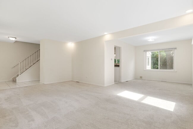 Photo - 421 Collen Dr