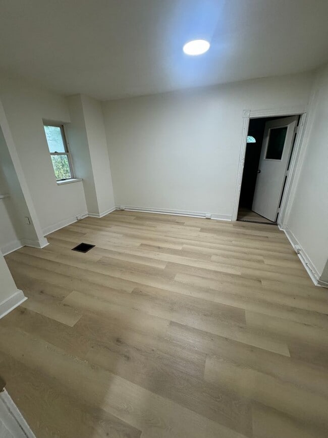 328 Marks Ave Unit 1