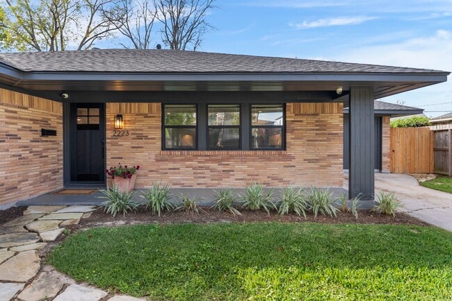 Photo - 2223 Hialeah Dr