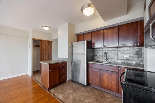 4180 N Marine Dr Unit 512