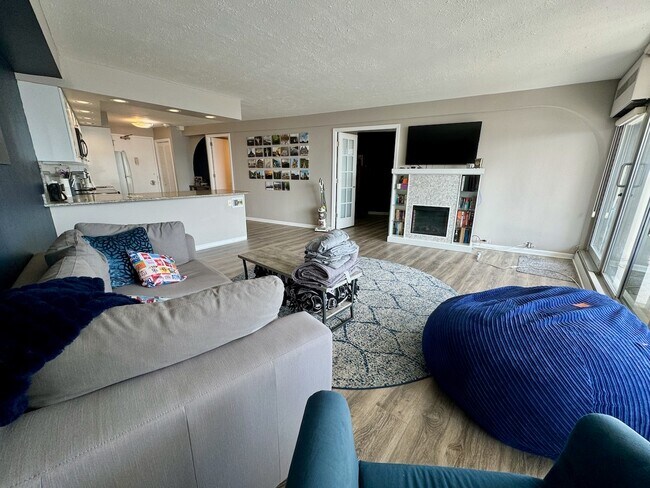 Photo - 300 N State St Unit 5033