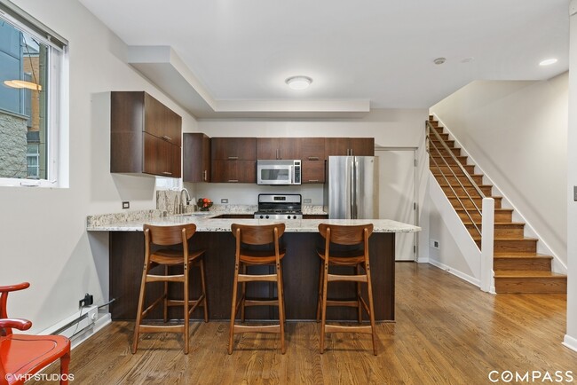 Photo - 2524 W Bloomingdale Ave Unit A