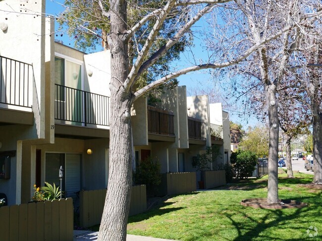 Building Photo - Mission Hills Must See!  2nd Floor Studio ... Rental