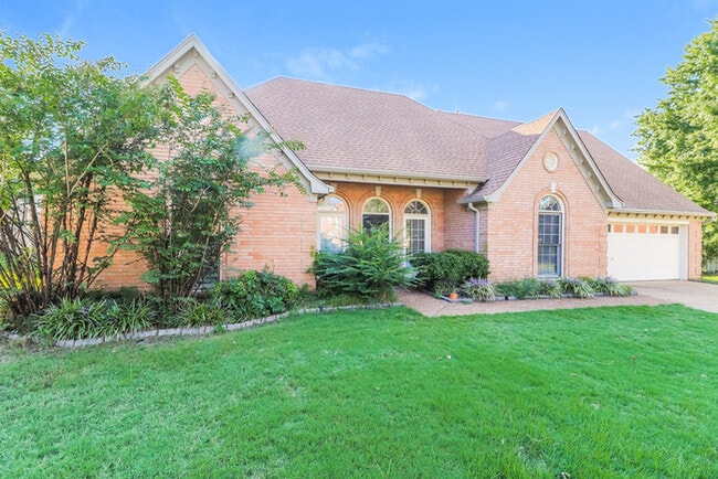 Building Photo - 1875 Carlyn Cove