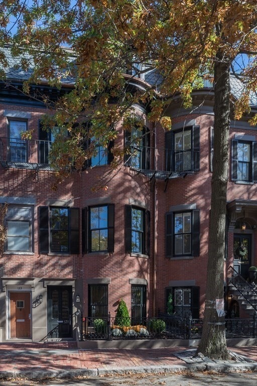 Photo - 131 W Newton St