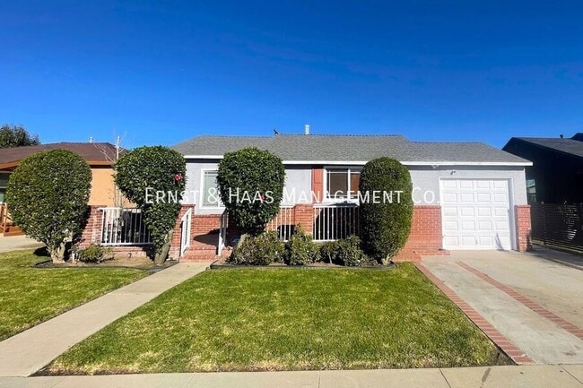 Building Photo - 1341 W School St