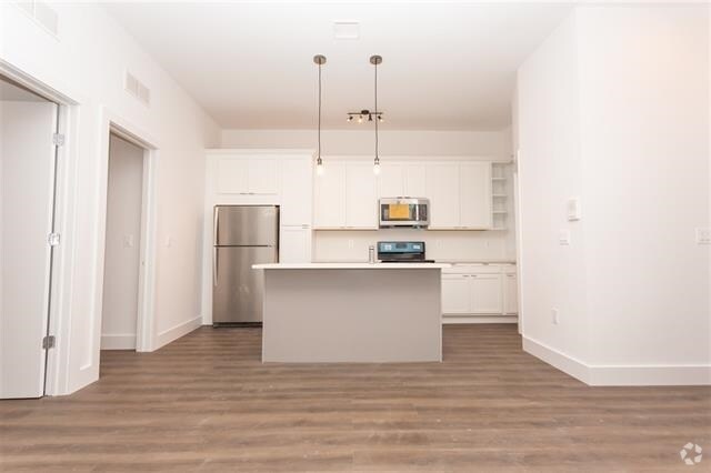Building Photo - 91 E 21st St Unit 3 Rental