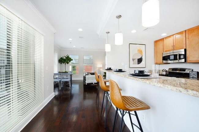 Photo - 619 Adams St Unidad 510