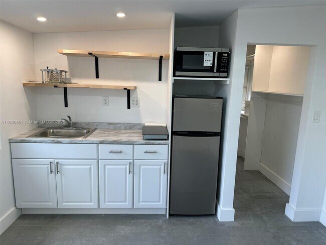 Photo - 80 NE 133rd St Unidad B