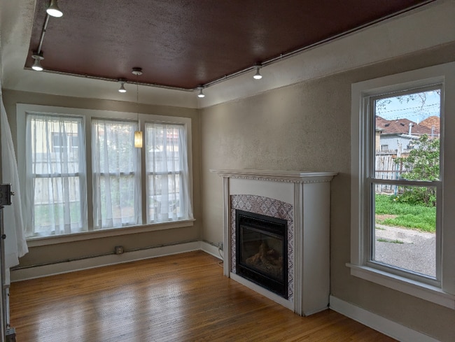 Photo - 709 E Lewis St