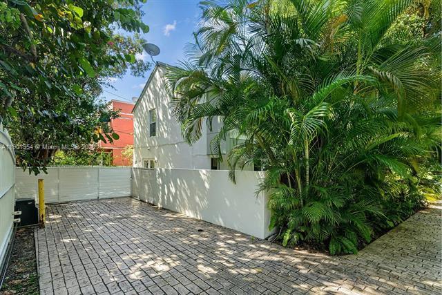 Photo - 3176 Mary St