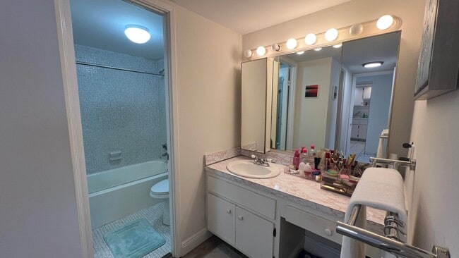 Photo - 1301 NE Miami Gardens Dr Unit 514w