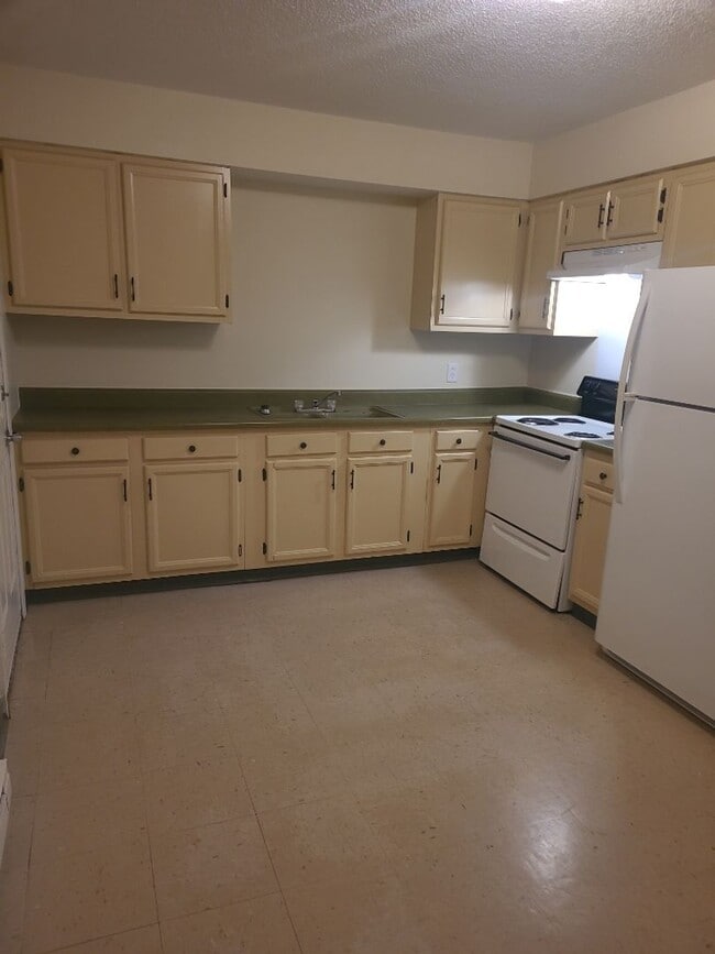 Photo - Montgomery Apartments Unit 17