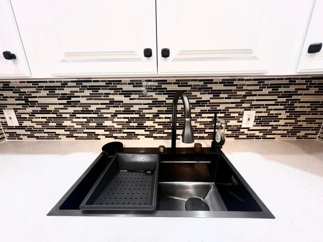 Photo - 176 Sussex I