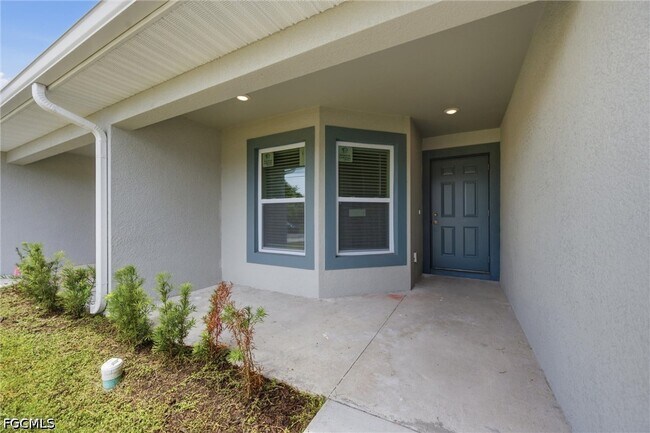 Photo - 736-738 Gilbert Ave S