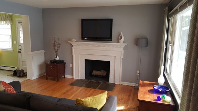 Photo - Incredibly well maintained rancher in Monrovia available mid June!