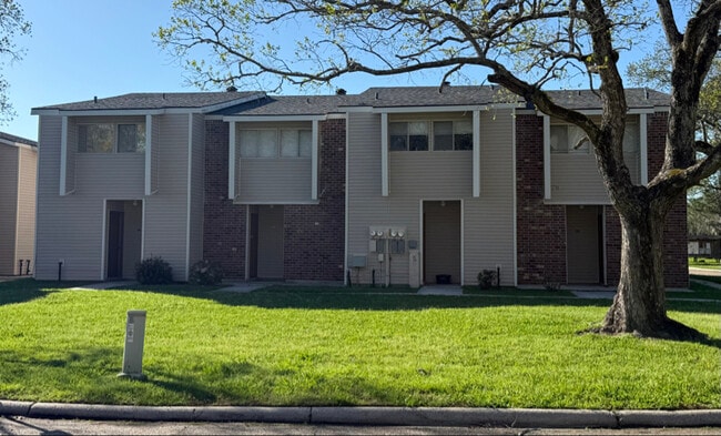 Building Photo - 222 Sandra Del Mar Dr