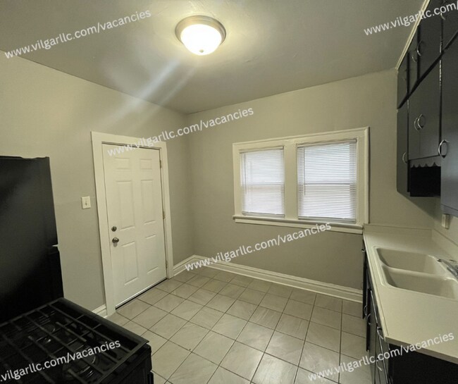 Photo - 6631 Madison Ave Apartamento Unidad 1A (main floor)