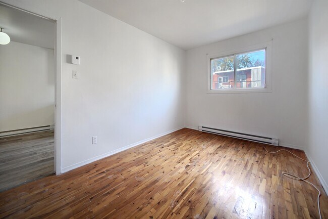 Photo - 6371 Rue Pascal Unit 2