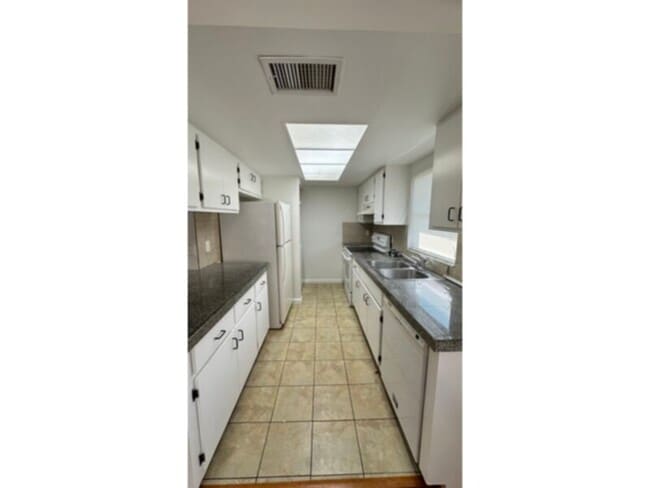 Photo - 2 Bedroom 2 bath Apartment- Convenient SW Cape Coral location!