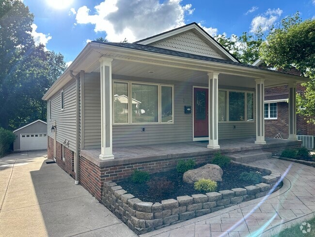 Building Photo - 5990 Edgehill Dr Rental