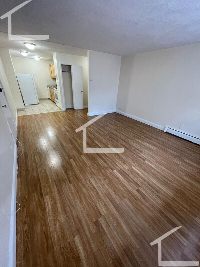 Building Photo - Amazing apartment in Allston