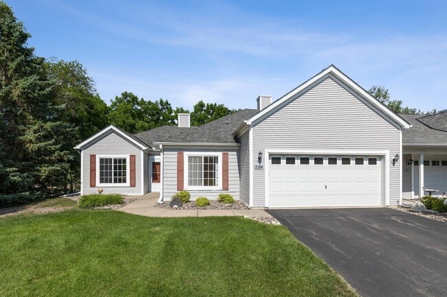 Photo - 220 Emerson Ave E