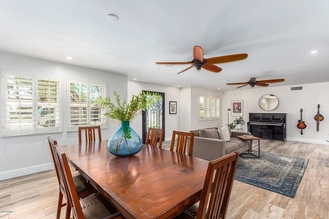 Building Photo - 8070 E Vía Bonita